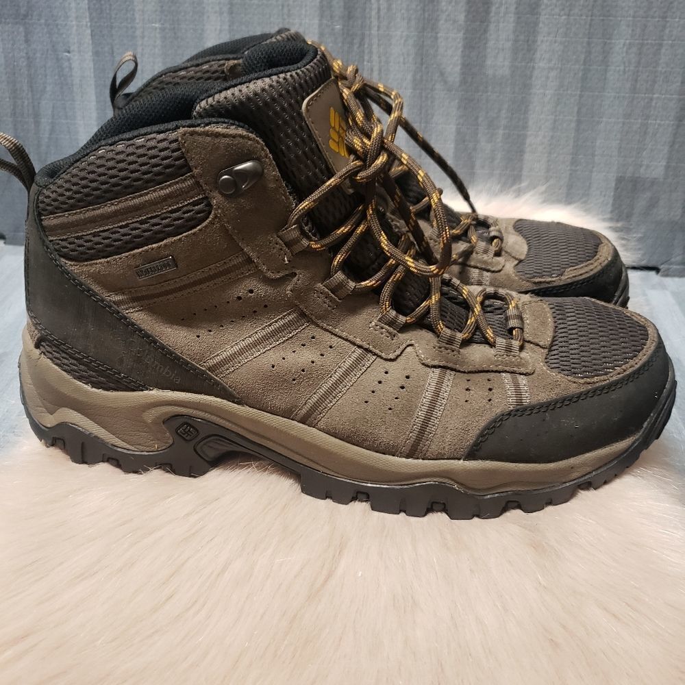 Columbia waterproof men's hiking  suede Boot